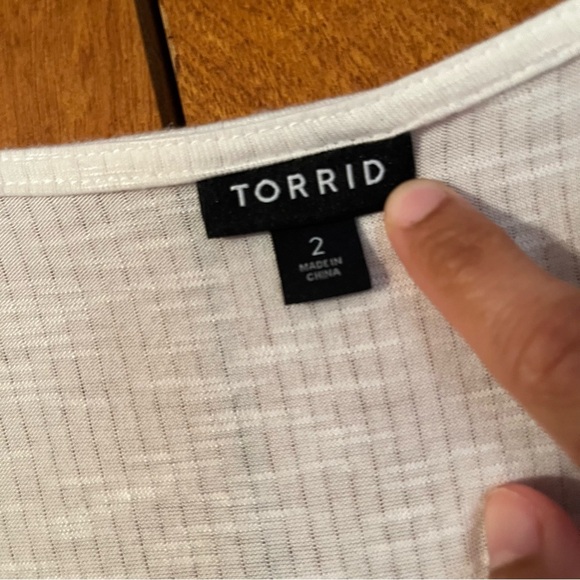 Torrid Lace Inset White Flutter Sleeve Babydoll V-neck Blouse | size 2 - Picture 3 of 8